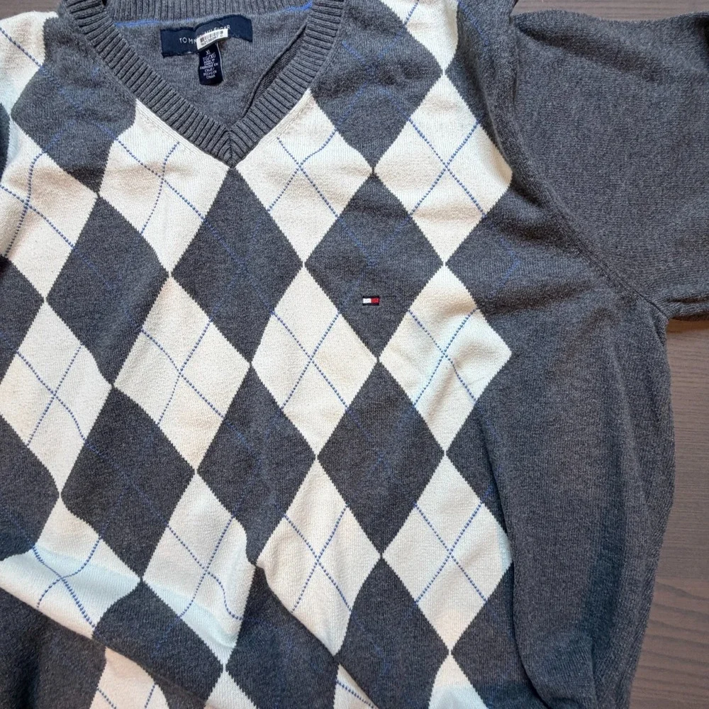 TOMMY HILFIGER Sweater Men XL V Neck Argyle Gray & White‎ Cotton